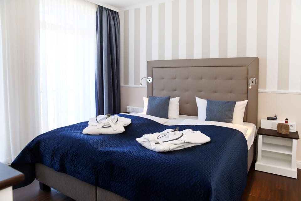 Family apartment (Dependance) | Hypo-allergenic bedding, in-room safe, desk, blackout drapes