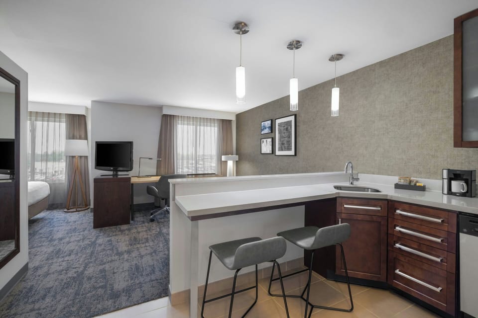 Studio, 1 King Bed with Sofa bed | In-room safe, desk, laptop workspace, iron/ironing board