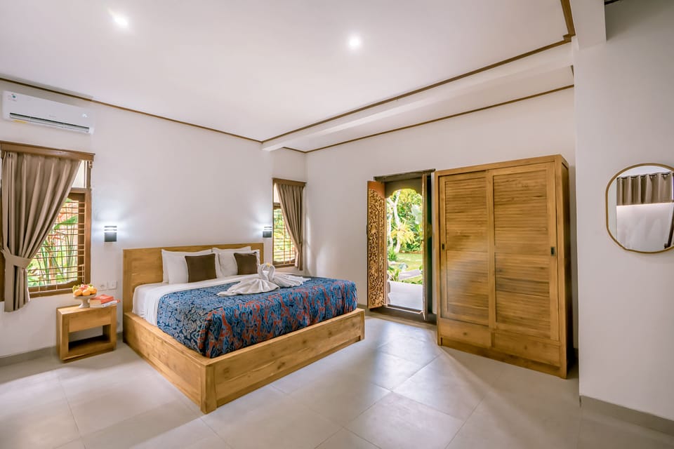 Family Room | Hypo-allergenic bedding, desk, rollaway beds, free WiFi