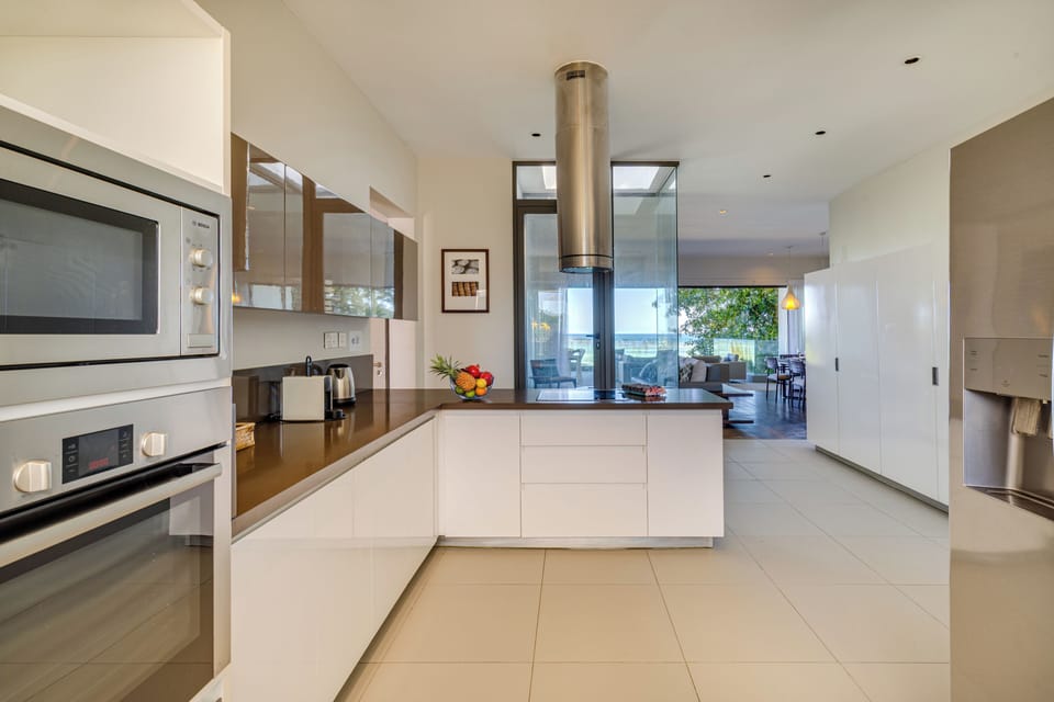 Penthouse | Private kitchen | Coffee/tea maker, full-size fridge, microwave, oven