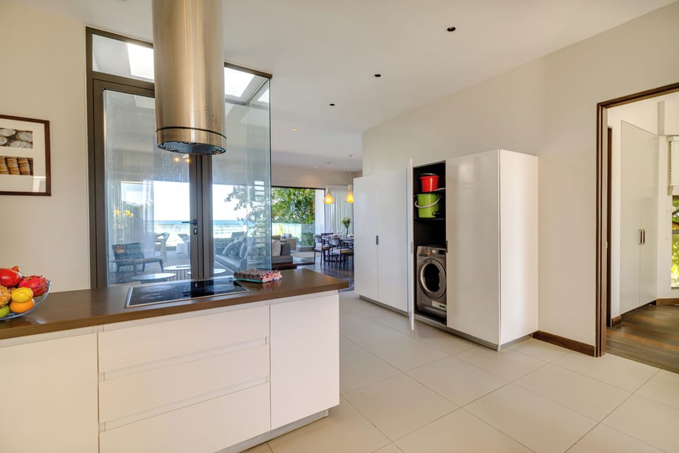 Penthouse | Private kitchen | Coffee/tea maker, full-size fridge, microwave, oven