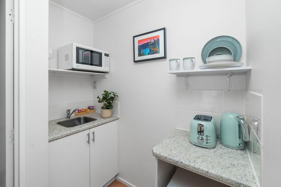 Garden Studio | Private kitchenette | Microwave, coffee/tea maker, electric kettle, toaster