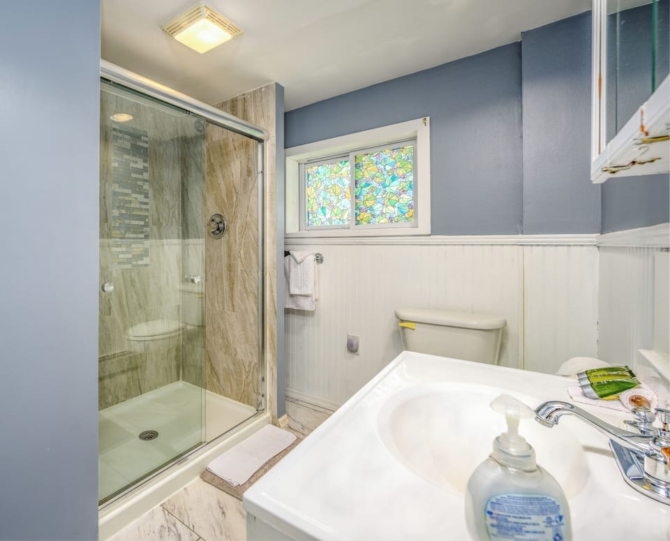 Art Nouveau - 1 Double Bed, Private Bathroom | Bathroom | Free toiletries, hair dryer, towels
