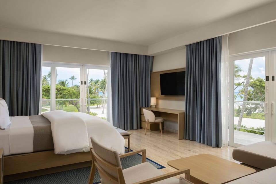 Junior Suite, 1 King Bed with Sofa bed, Balcony, Ocean View (Balcony) | Egyptian cotton sheets, premium bedding, down comforters, pillowtop beds
