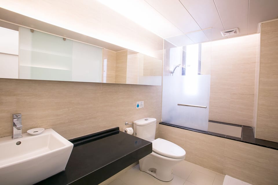 Family Room, No Windows | Bathroom | Shower, rainfall showerhead, free toiletries, hair dryer