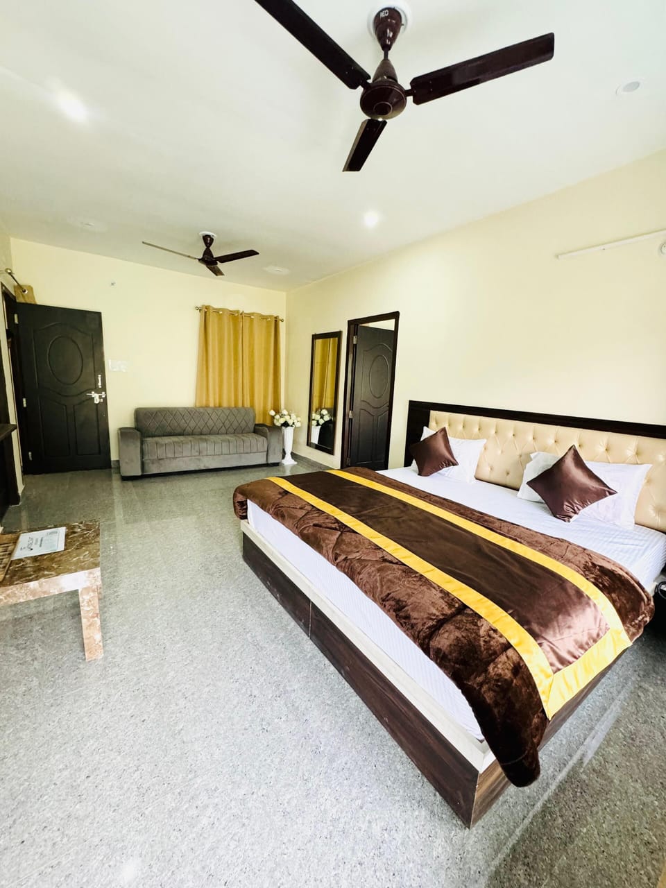 2 bedrooms, premium bedding, minibar, in-room safe