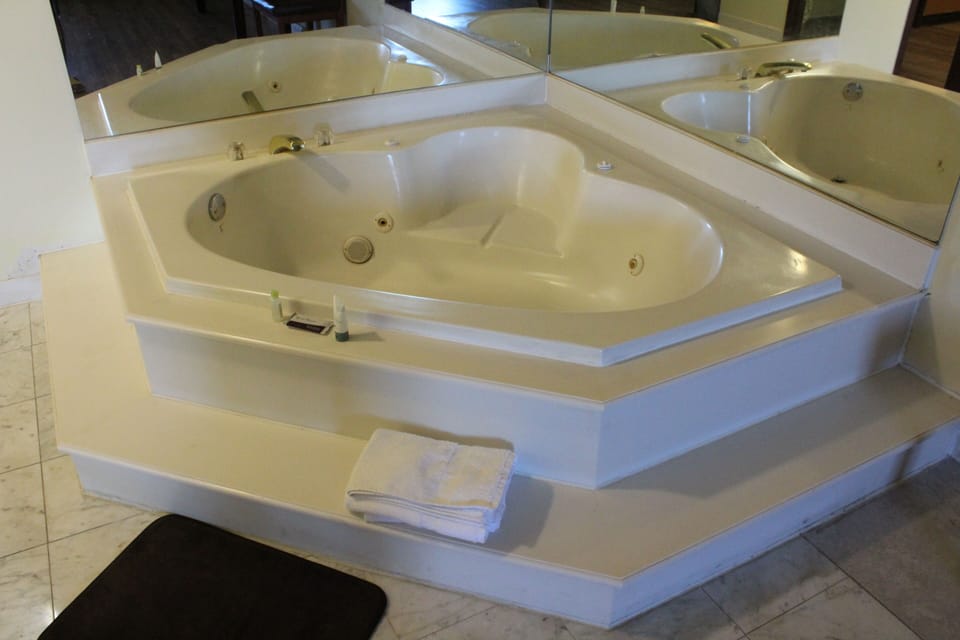 1 bedroom, in-room safe, individually decorated, individually furnished