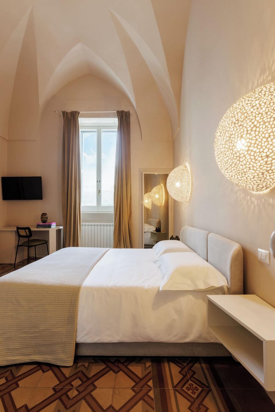 Classic Room, 1 Double Bed | 2 bedrooms, premium bedding, down comforters, minibar