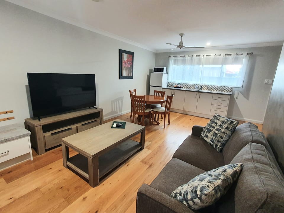 Family Suite | Minibar, in-room safe, iron/ironing board, WiFi (free)
