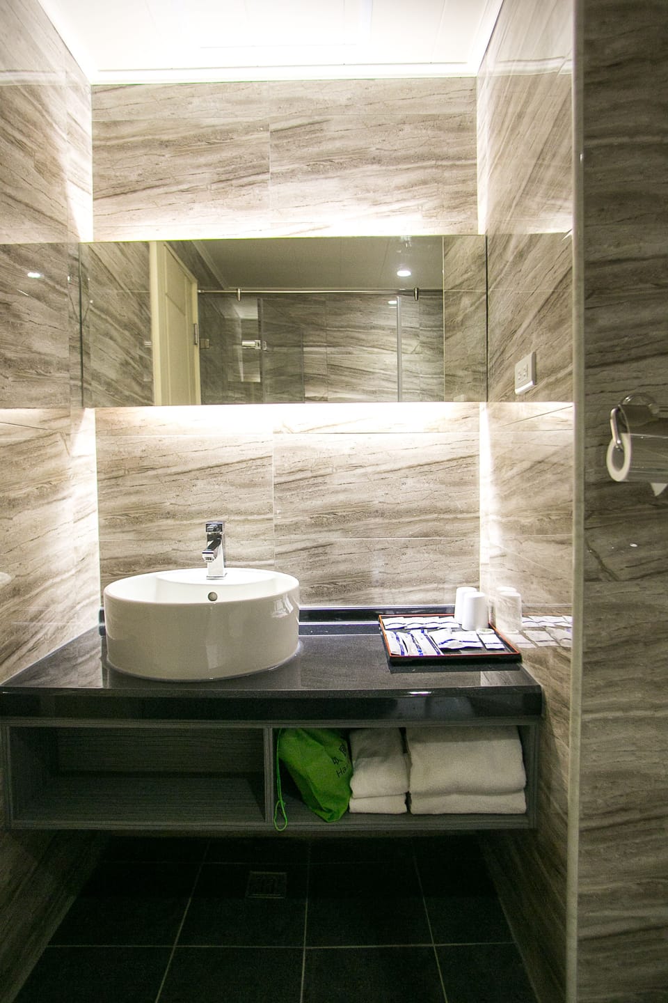 Bathroom sink