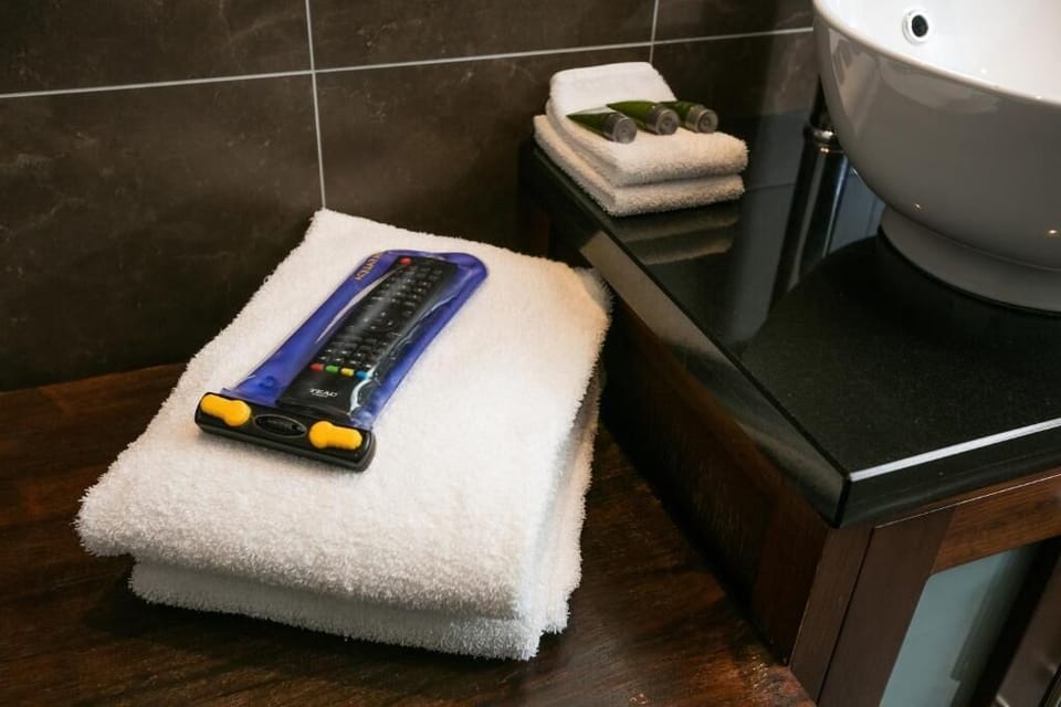 Shower, towels