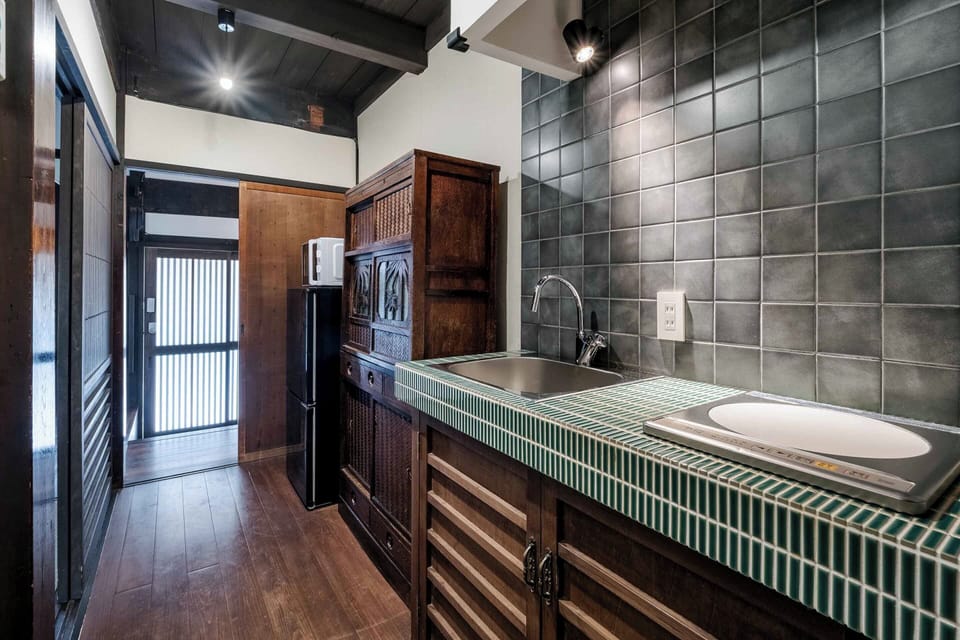 Traditional House, 2 Bedrooms, Kitchen, Garden View | Private kitchenette | Full-size fridge, microwave, stovetop, coffee/tea maker