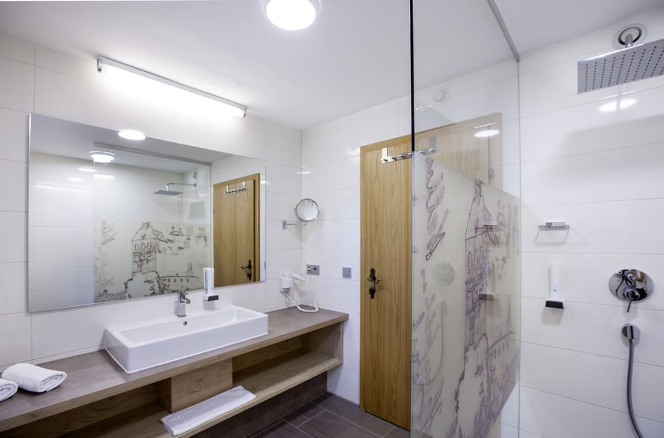 Shower, hair dryer, bathrobes, slippers