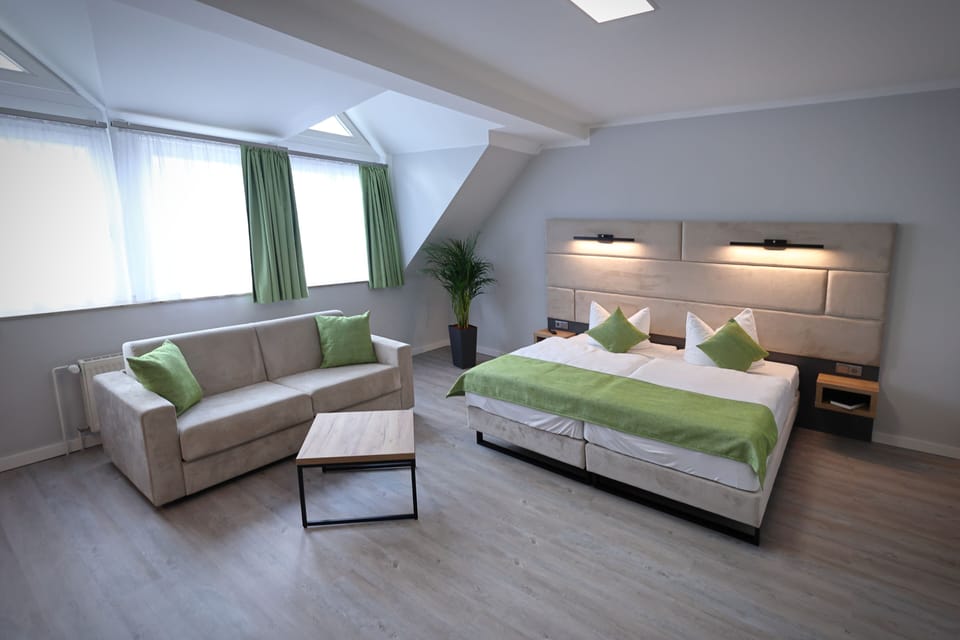 Basic Room | In-room safe, desk, blackout drapes, iron/ironing board (on request)