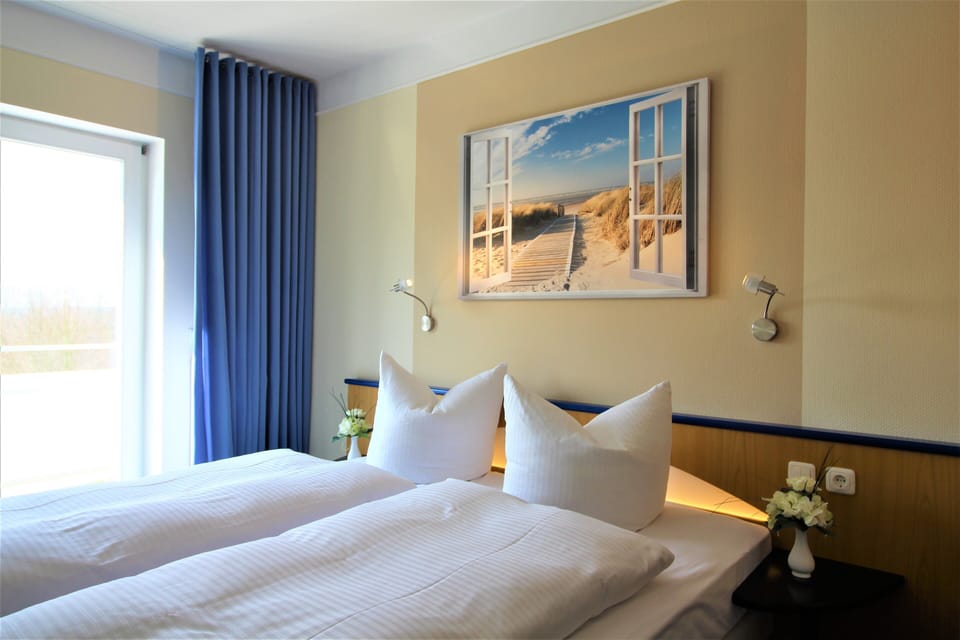 Double Room, Balcony | Minibar, desk, free WiFi, bed sheets