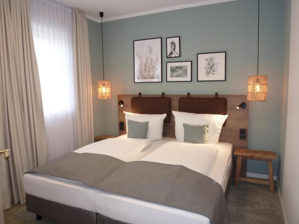 Minibar, in-room safe, desk, free WiFi