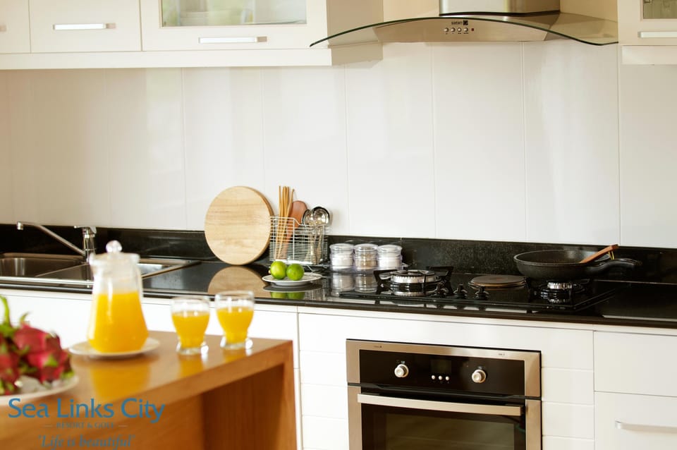 Villa, 3 Bedrooms, Garden View | Private kitchen | Fridge, microwave, stovetop, electric kettle