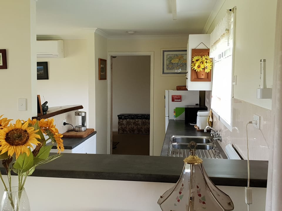 Apricot Cottage | Private kitchen | Fridge, microwave, oven, stovetop
