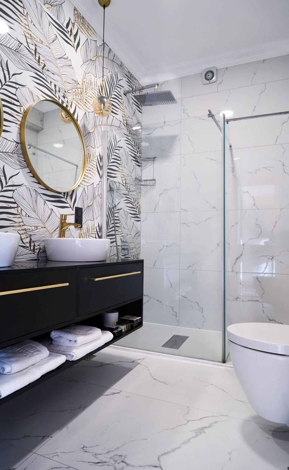 Suite, Sea View | Bathroom | Deep soaking tub, free toiletries, hair dryer, bathrobes