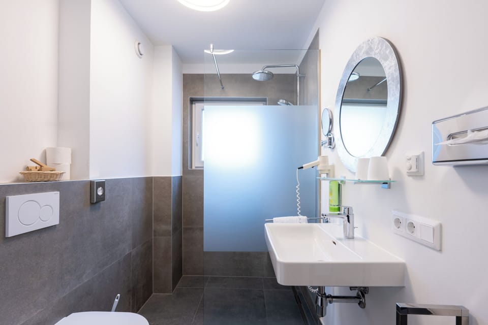 Double Room, Balcony | Bathroom | Deep soaking tub, free toiletries, hair dryer, bathrobes