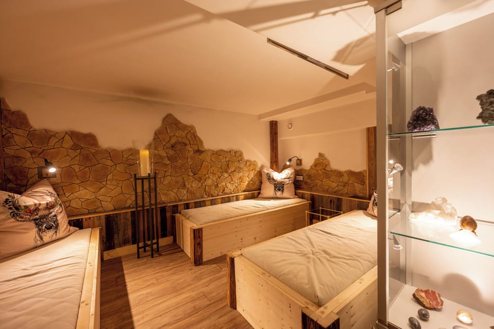 Sauna, steam room, 1 treatment room, massages