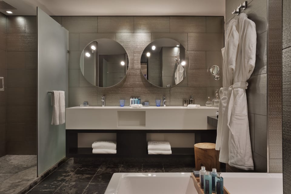 Sea One Suite | Bathroom | Free toiletries, hair dryer, bathrobes, slippers