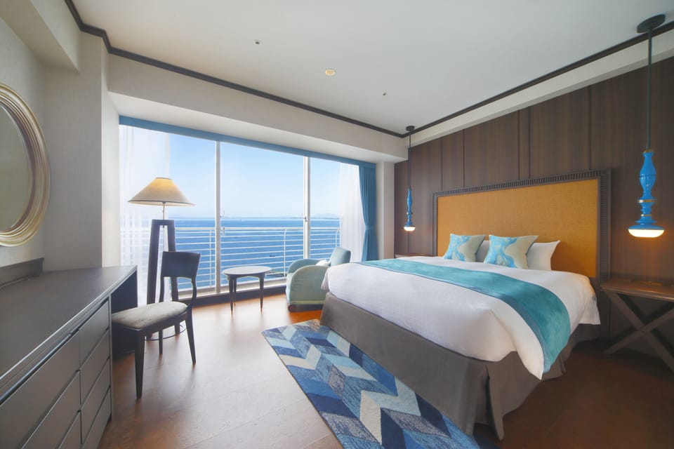 Luxury Floor Double Room [Non-Smoking] - Lake View (30sqm) | In-room safe, desk, blackout drapes, iron/ironing board