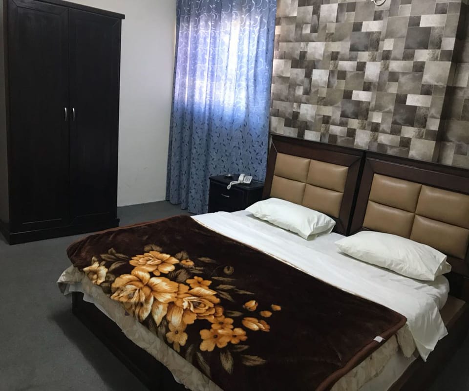 Single Room | Minibar, in-room safe, WiFi (free)