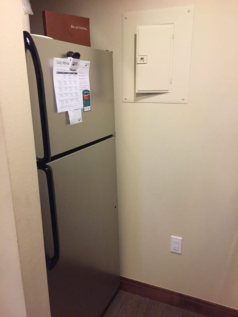 Full-size fridge, microwave, oven, stovetop