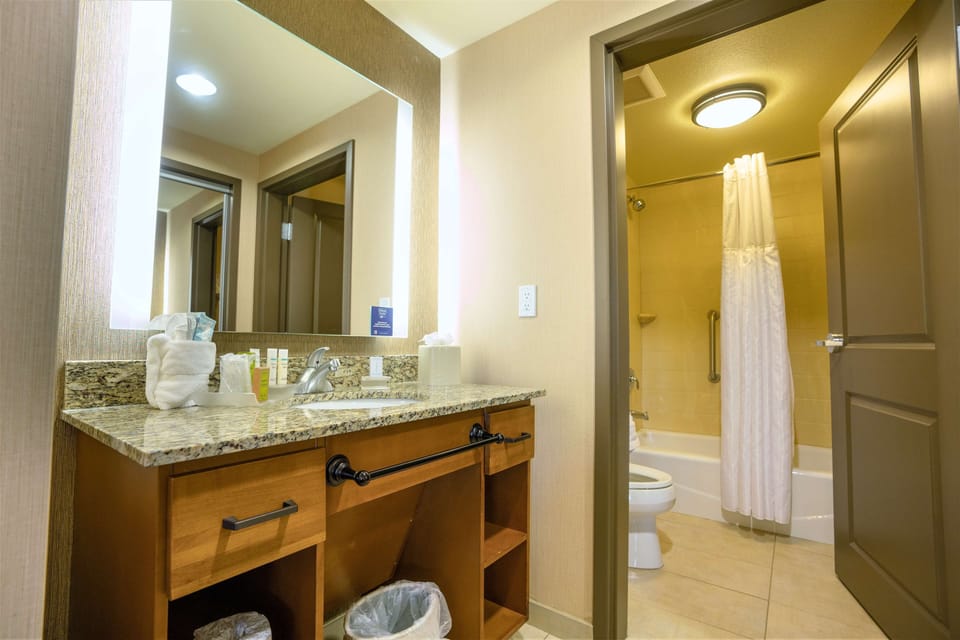 Studio Suite, 2 Queen Beds | Bathroom | Free toiletries, hair dryer, towels