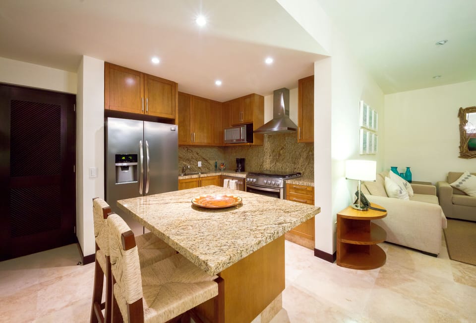 Master suite Private Pool | Private kitchen