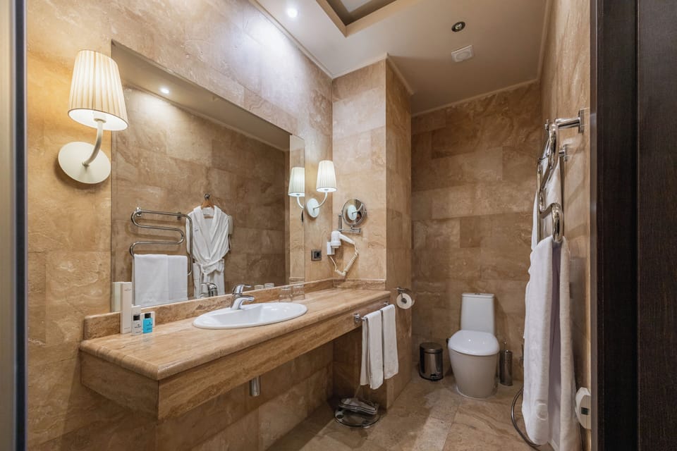 Deluxe Double or Twin Room | Bathroom | Designer toiletries, hair dryer, bathrobes, slippers