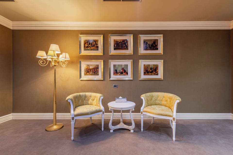 Presidential Room | Minibar, in-room safe, individually decorated, individually furnished
