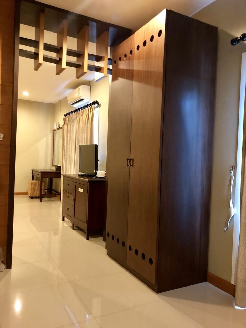 Suite, 1 Bedroom | In-room safe, laptop workspace, free WiFi, wheelchair access