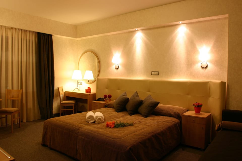 Superior Suite, Balcony | 1 bedroom, Egyptian cotton sheets, premium bedding, pillowtop beds