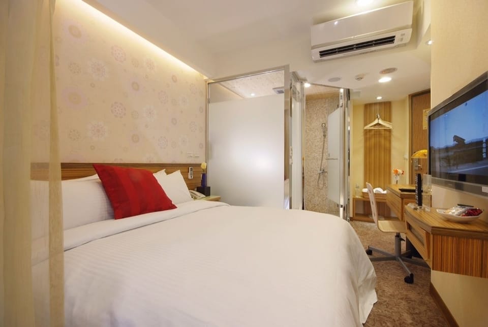 Superior Double Room | Desk, iron/ironing board, free WiFi, bed sheets