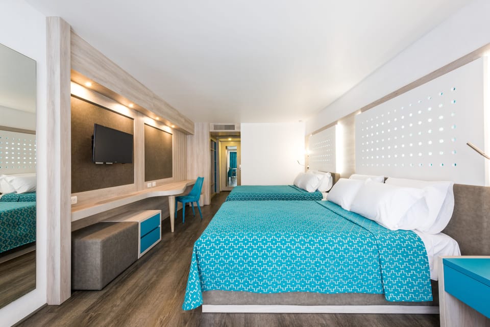 Superior Double Room | In-room safe, desk, laptop workspace, blackout drapes