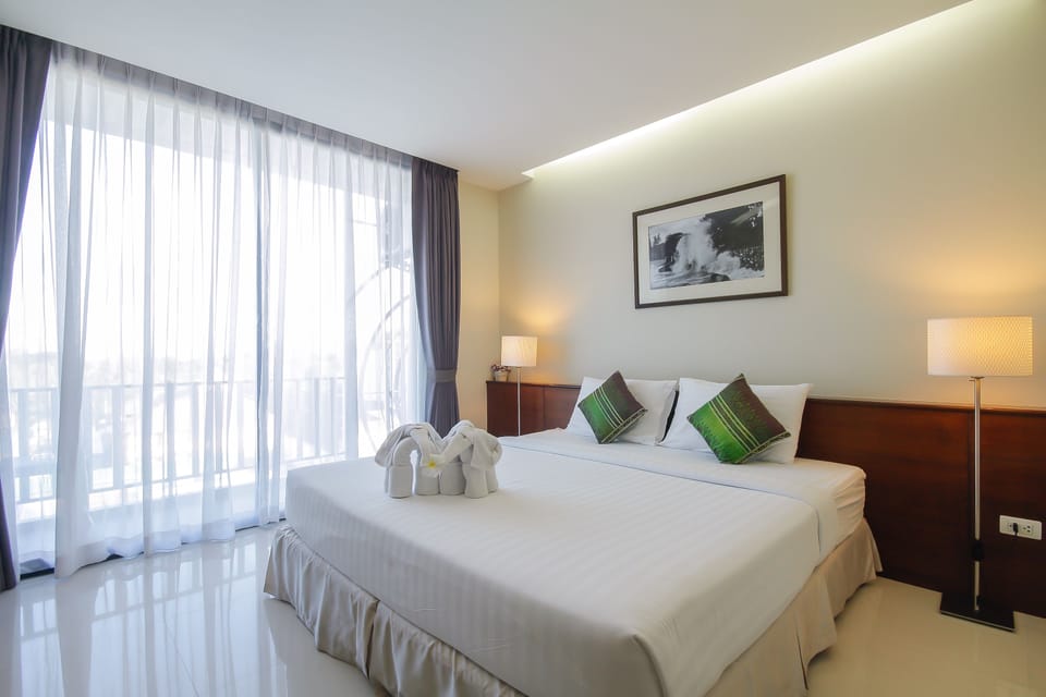 Superior Double Room | In-room safe, desk, laptop workspace, blackout drapes