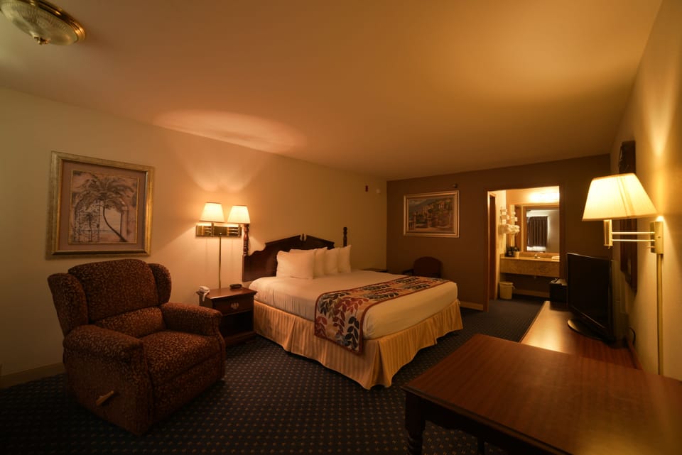 Pillowtop beds, individually decorated, blackout drapes