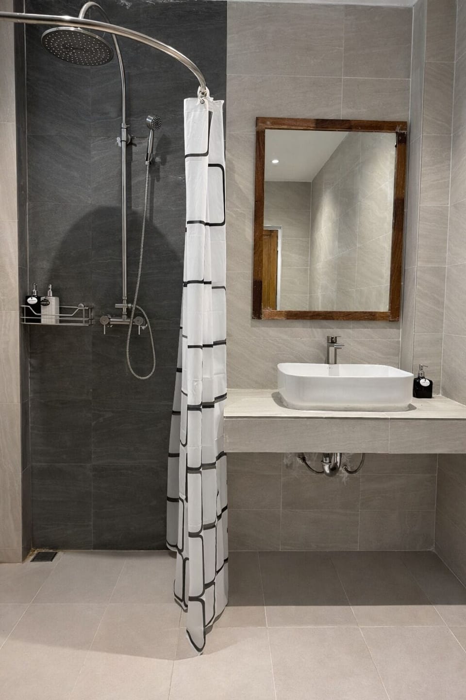 In-room safe, free WiFi, bed sheets