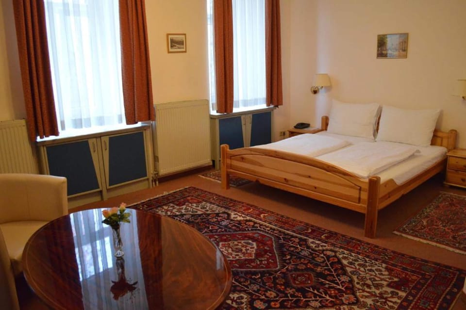 Comfort Doppelzimmer mit Extrabett | Iron/ironing board, free WiFi, bed sheets