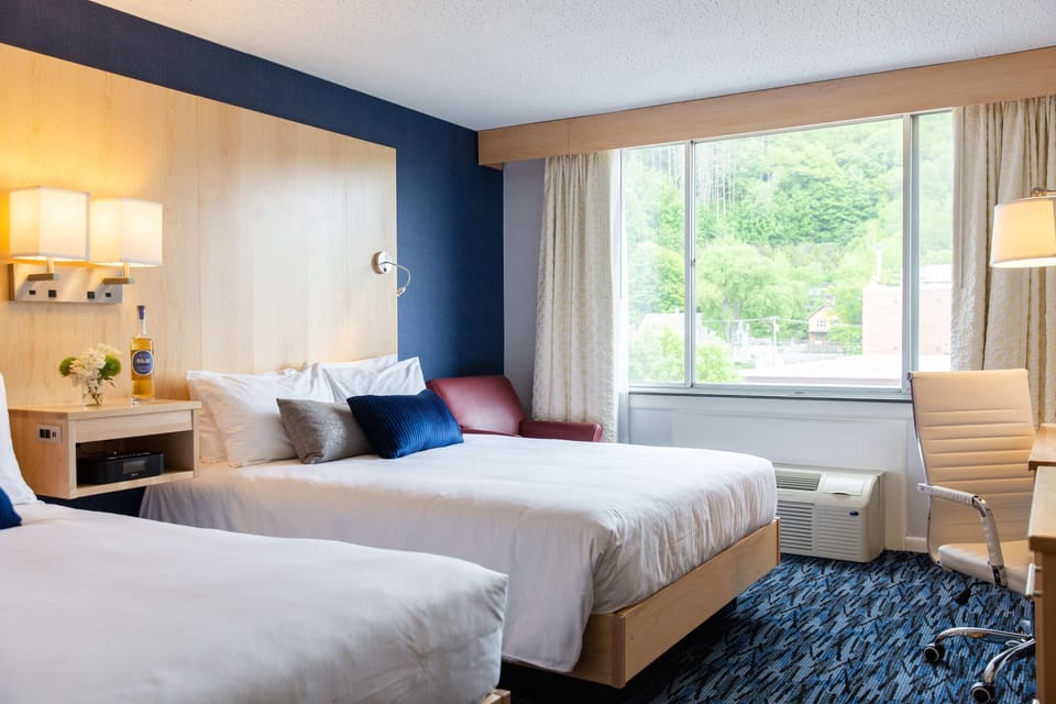 In-room safe, desk, iron/ironing board