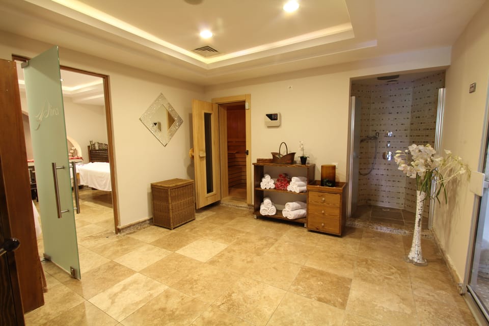 Sauna, steam room, massage/treatment rooms, massages