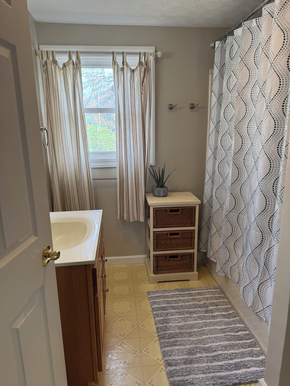 Main floor bathroom