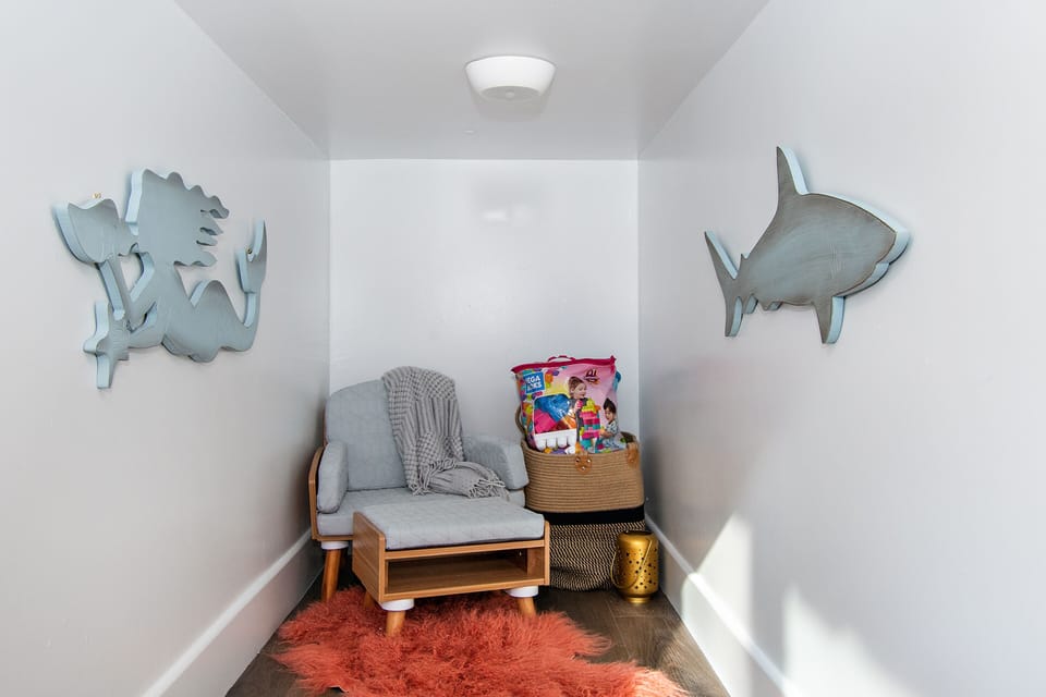 Nook off the bunk room with kids toys. 