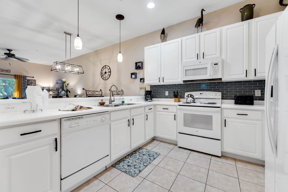 Fully equipped kitchen.