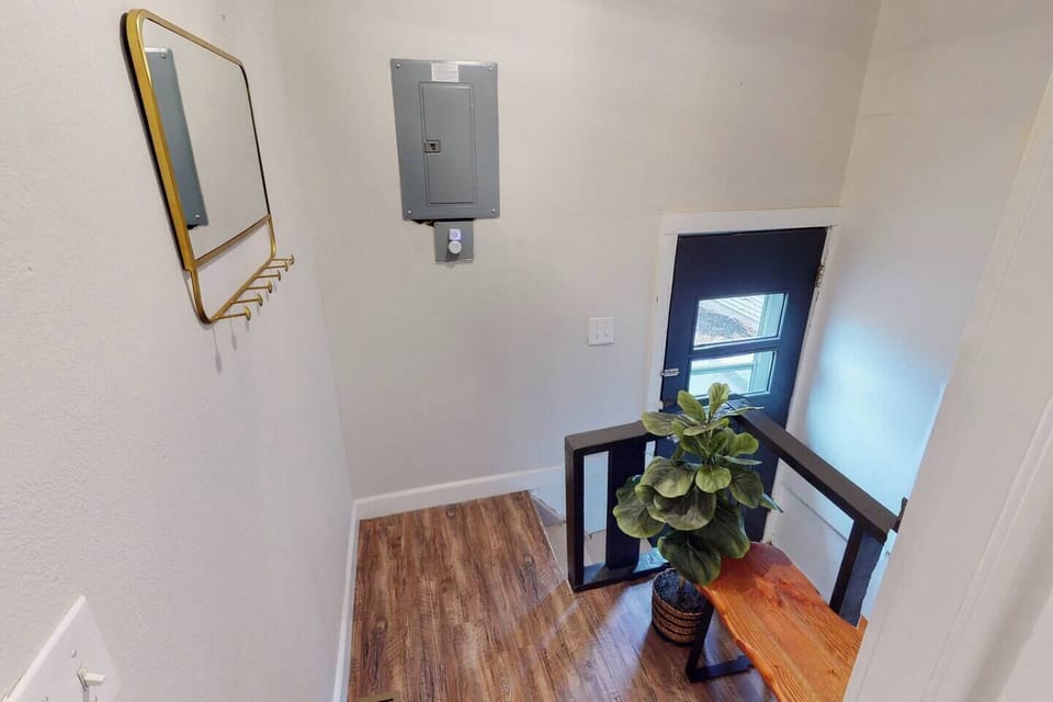 Entryway to basement