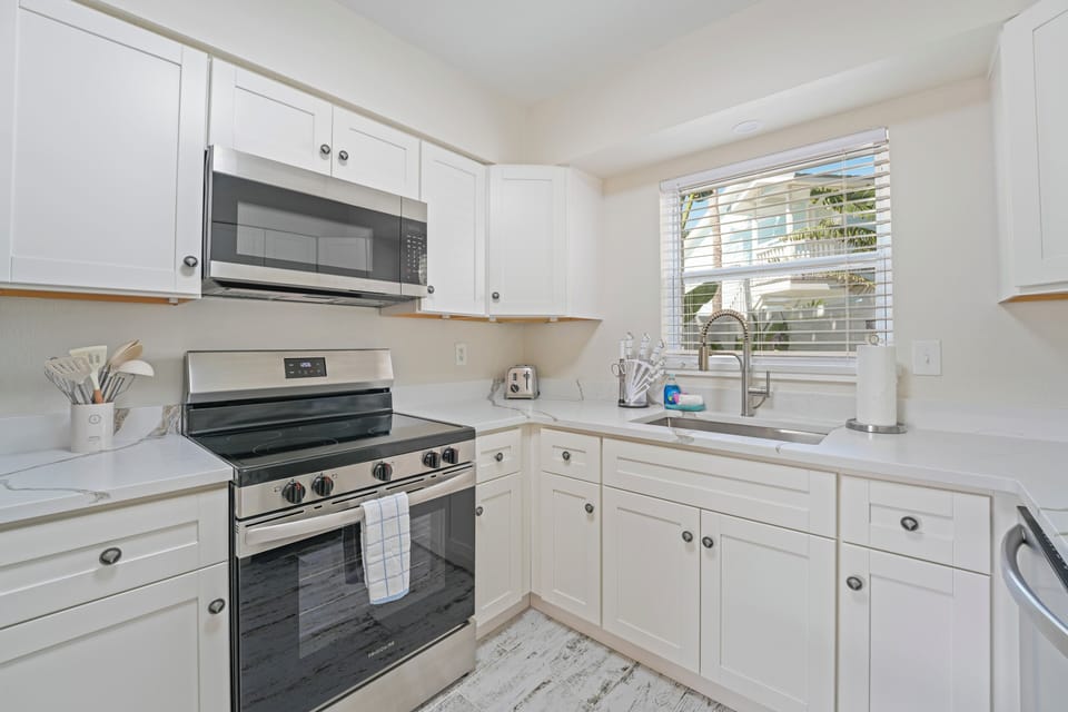 Full Kitchen 