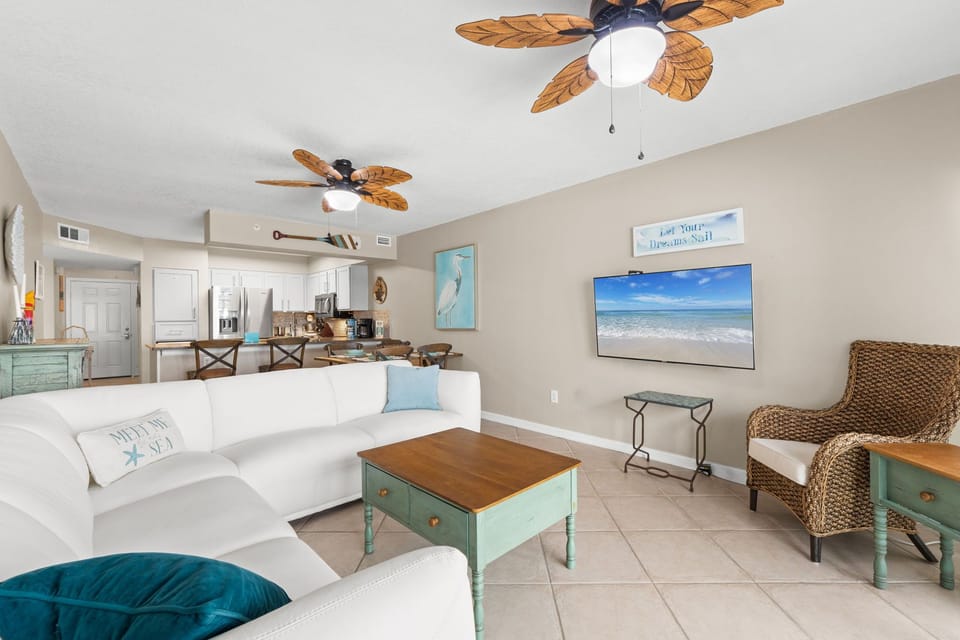 Living Room - Enjoy a  movie with the whole family!
