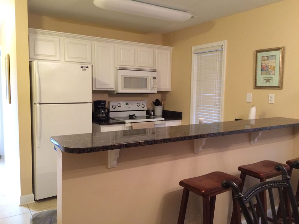 Breakfast nook with seating for 3.